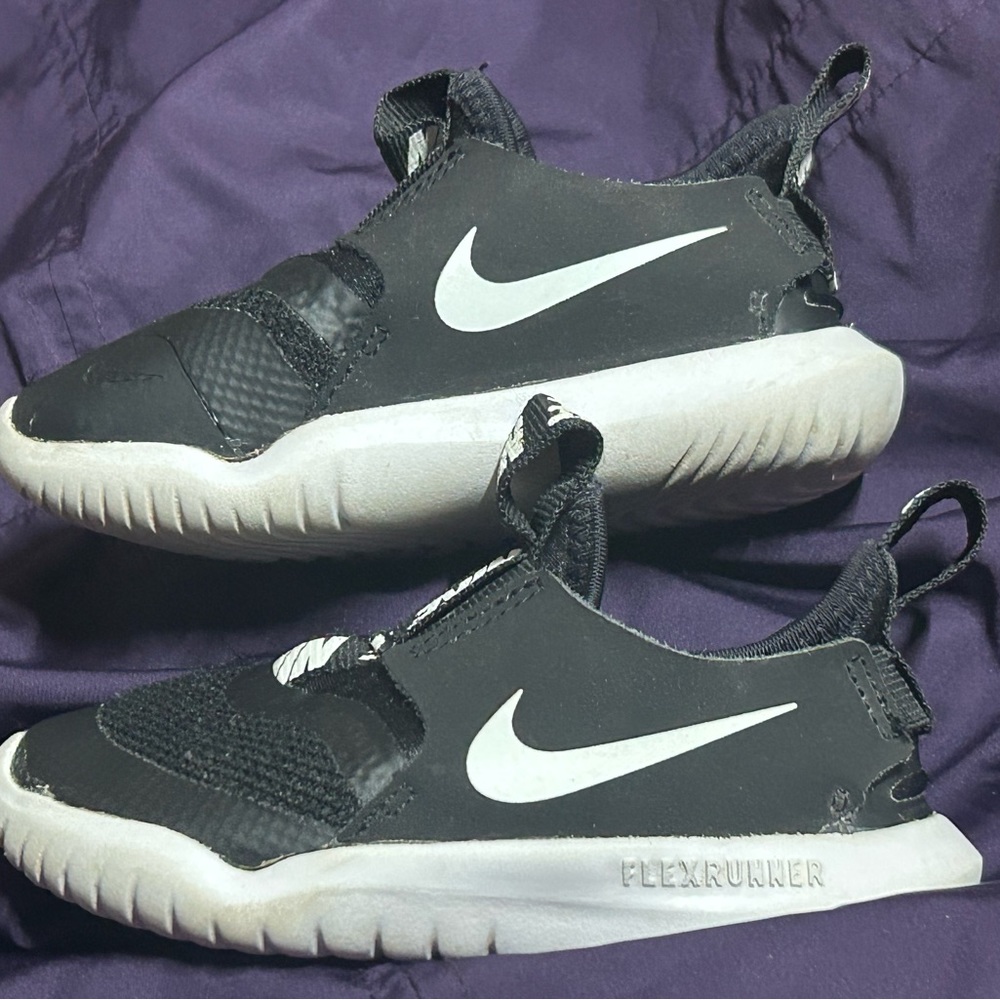 Nike black and white flex runners toddler size 6.5